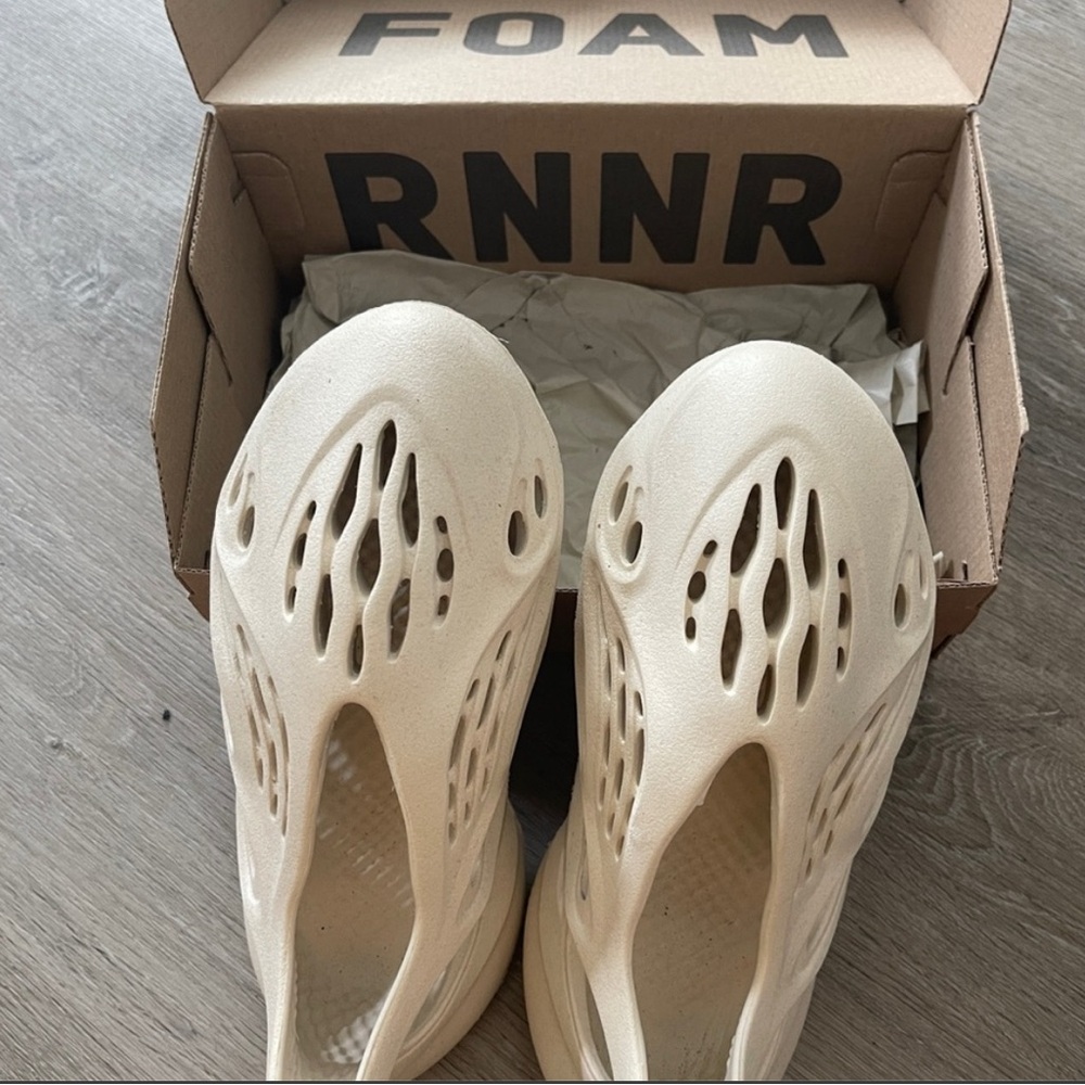 Yeezy foam runners Shoes - Picture 2 of 3